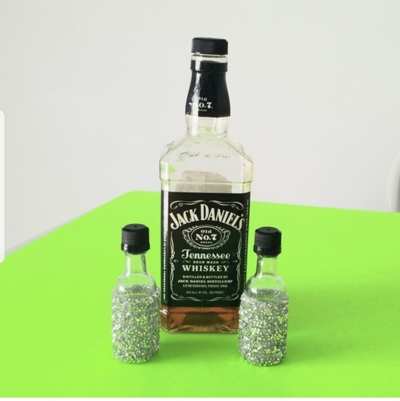 handmade Accessories - Rhinestone travel mini plastic liquor bottles bar